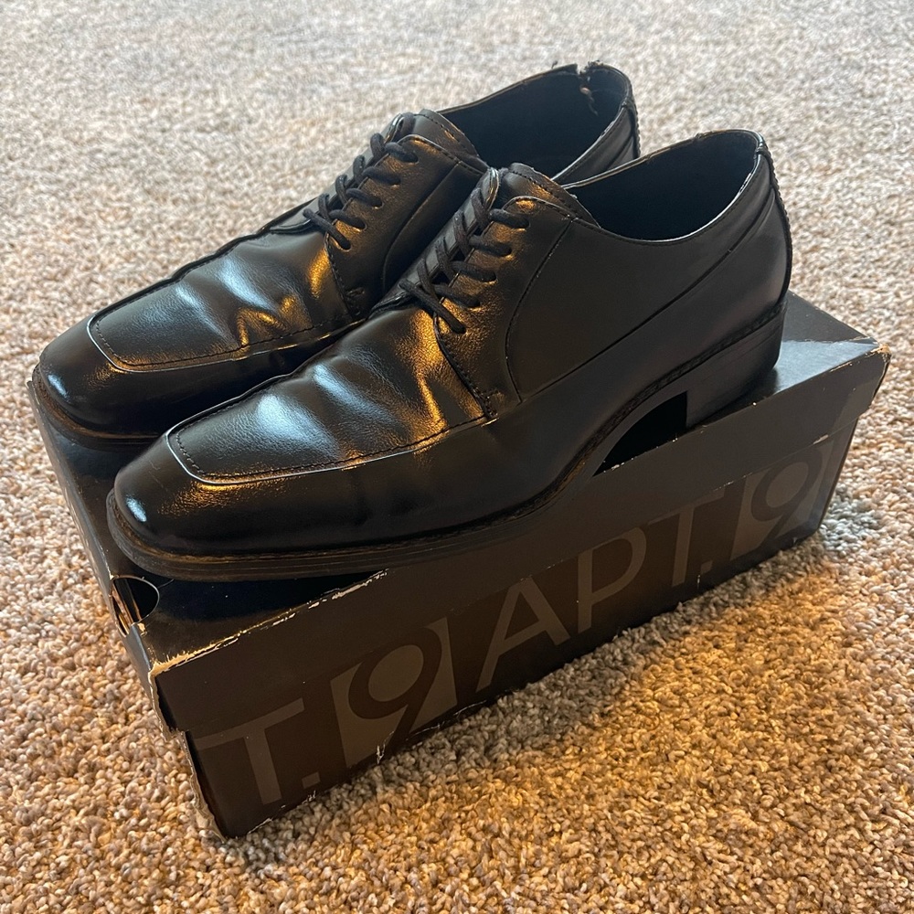 Men’s Apt. 9 dress shoes